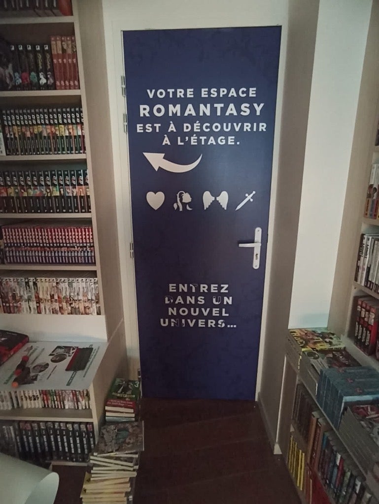 vitrophanie opaque pour magasin de manga