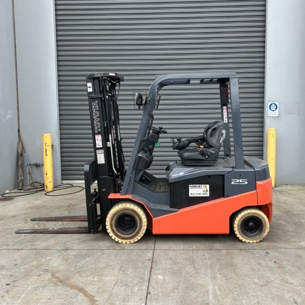 Used Toyota Electric Forklift #2047