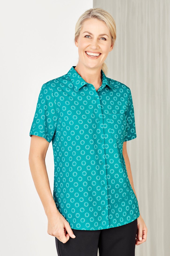 Women's Easy Stretch Daisy Print Short Sleeve Shirt