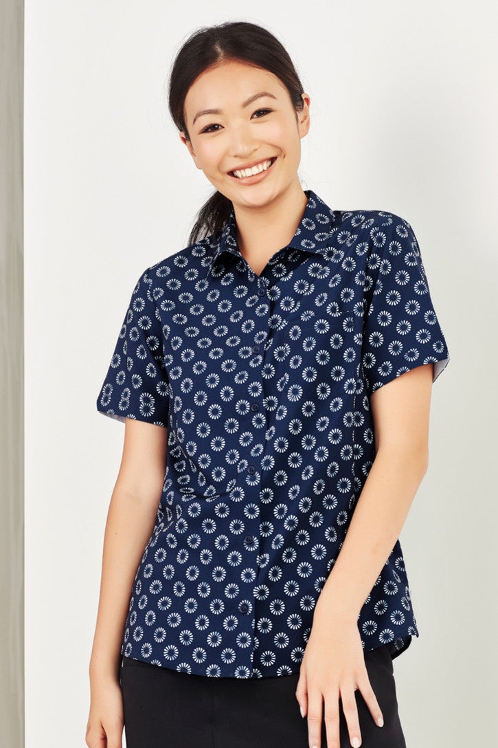 Women's Easy Stretch Daisy Print Short Sleeve Shirt