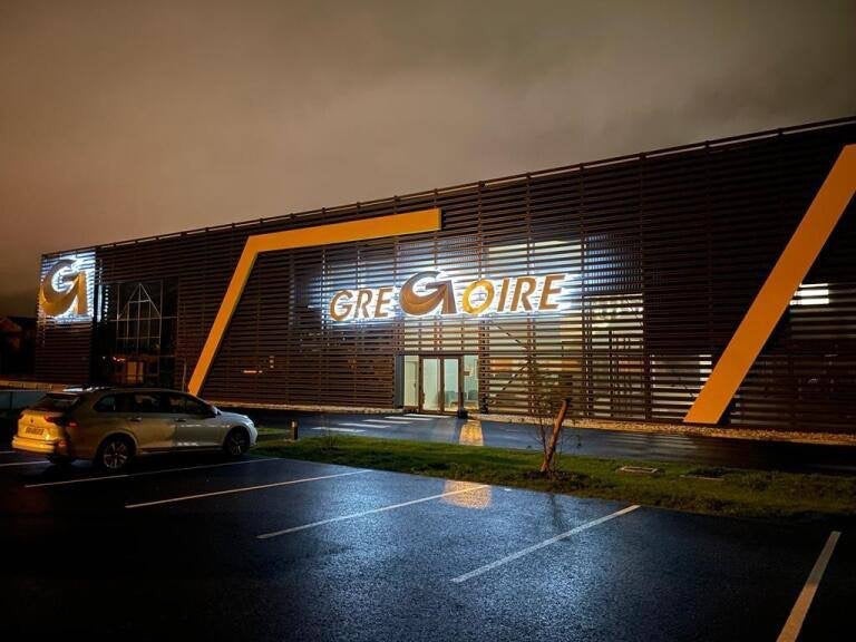 enseigne en lettres boîtiers rétro éclairé