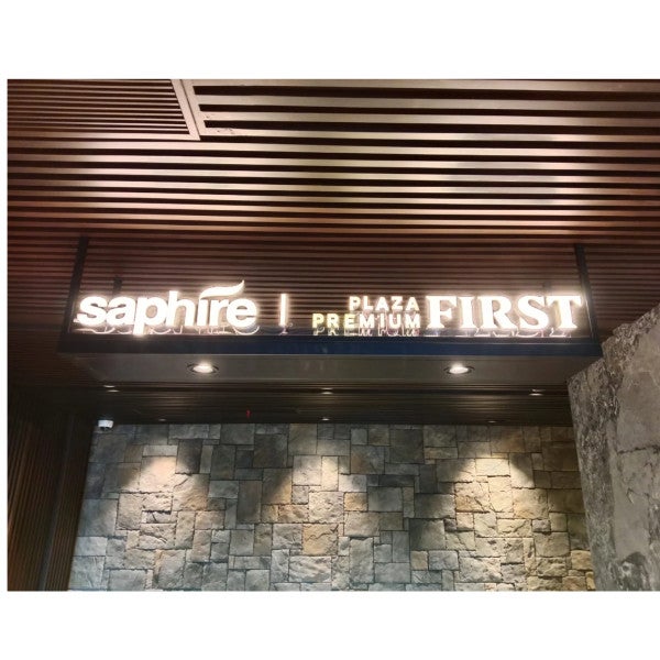 Huruf Timbul LED Menyala untuk Plaza Premium Lounge