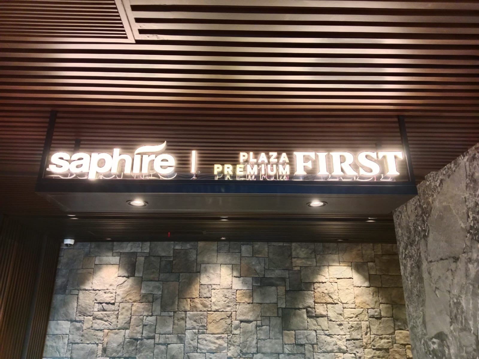 Huruf Timbul LED Menyala untuk Plaza Premium Lounge