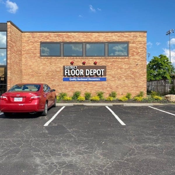 district floor sign daytime