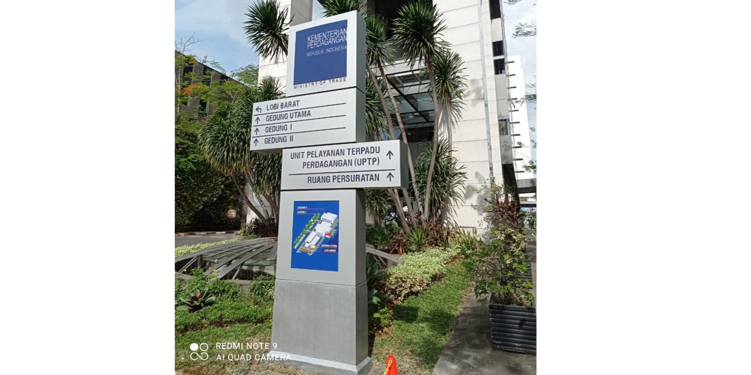 Signage Logam