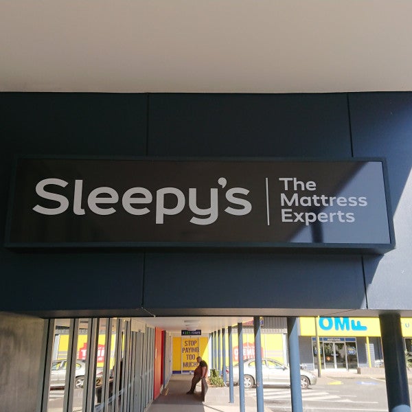 Pylon sign and lightbox for Sleepy's