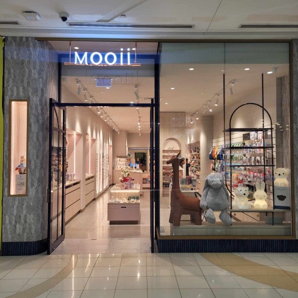 The Jewel of Queens Plaza Brisbane With Their Elegant Rose Gold Signage