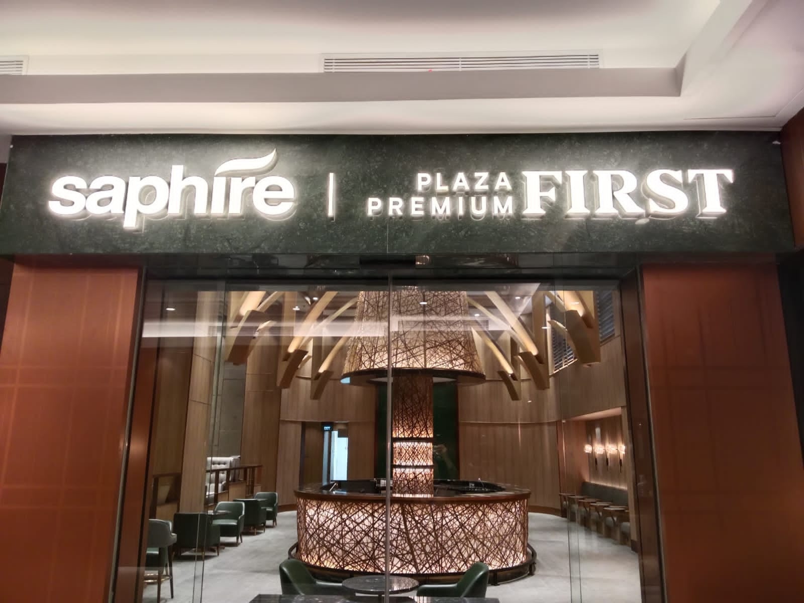 Huruf Timbul LED Menyala untuk Plaza Premium Lounge