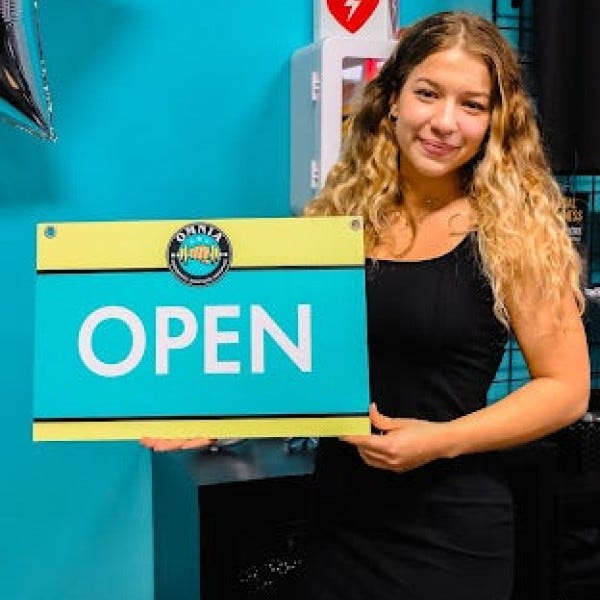 Omnia_Open Sign