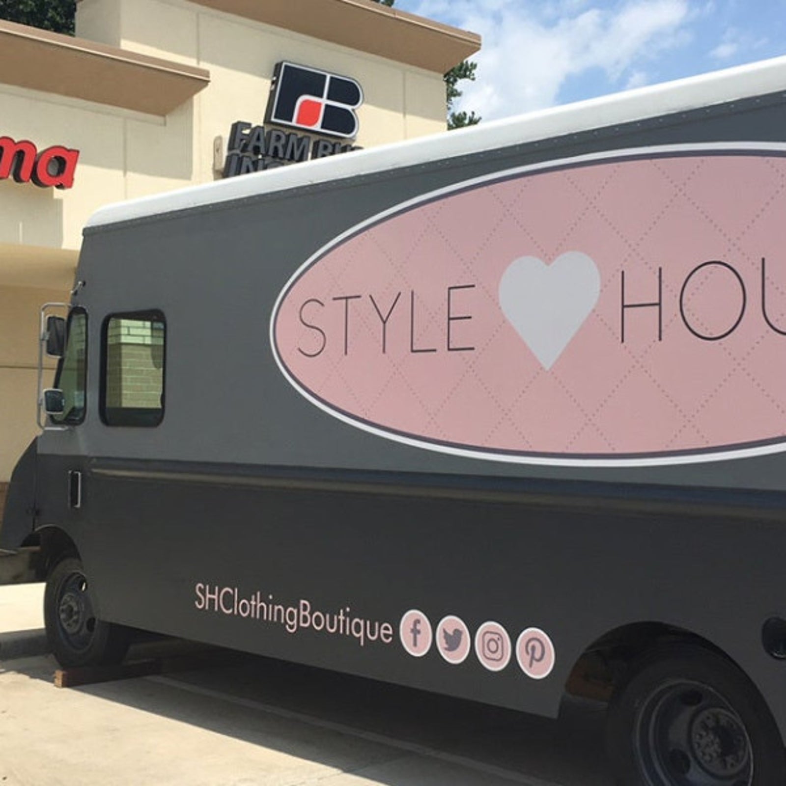Maximize Your ROI With Effective Design of Vehicle Graphics For Your Business