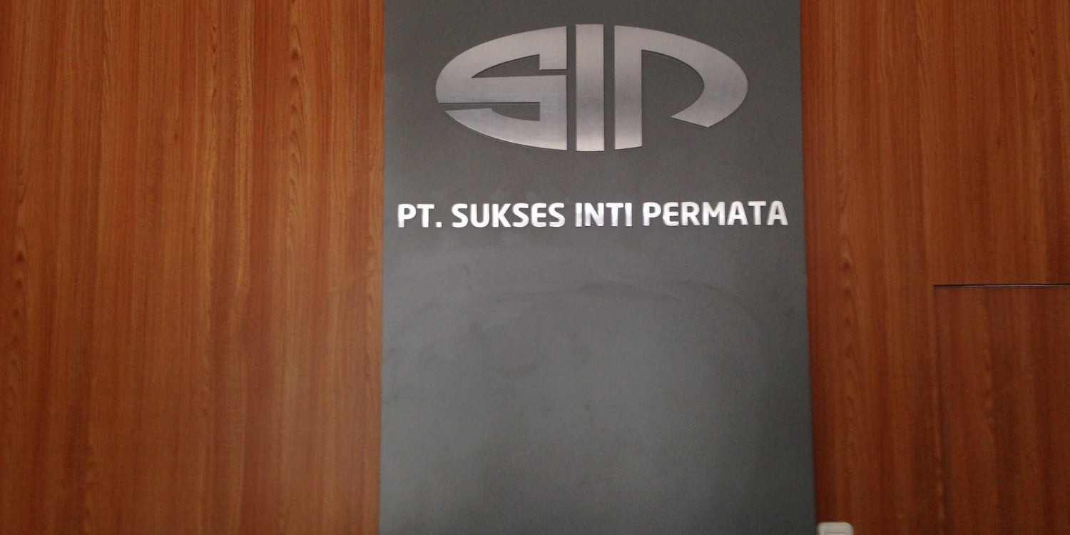 Signage Logam