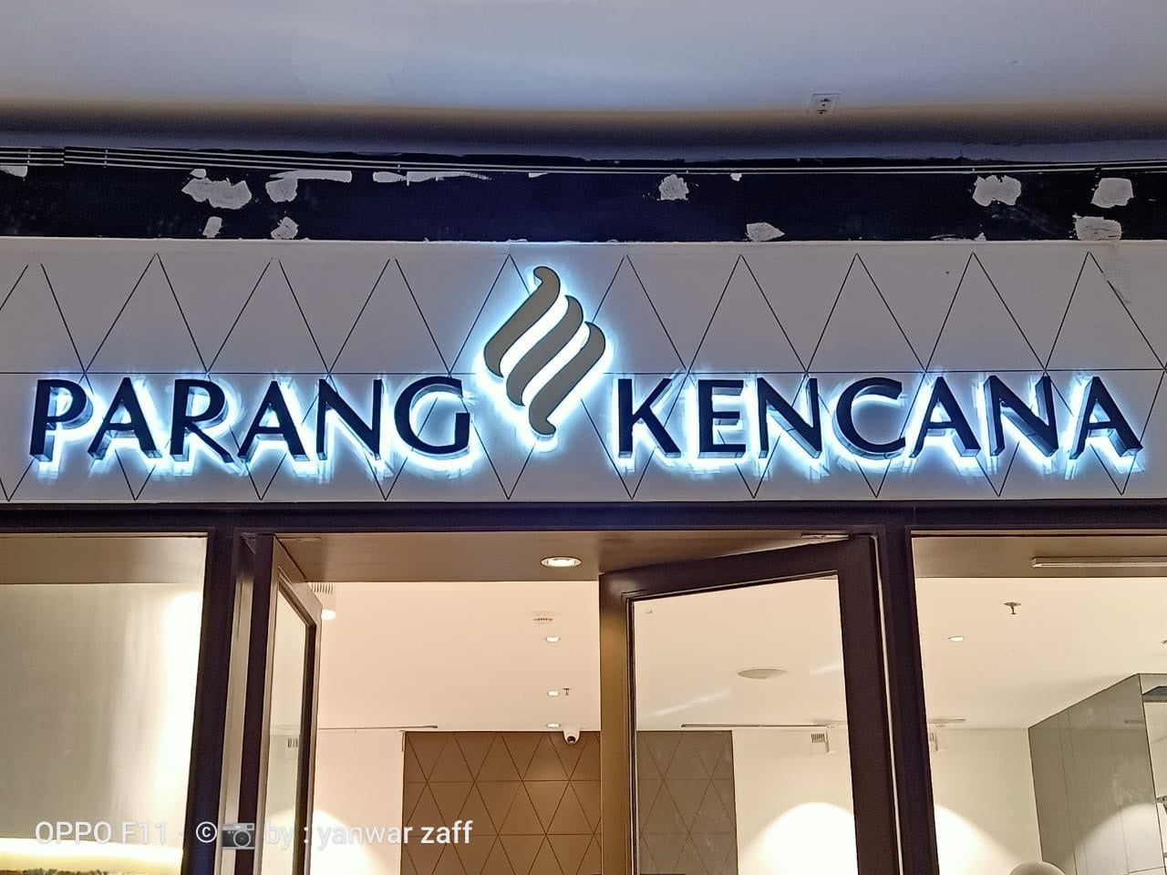 Papan Tanda Menyala