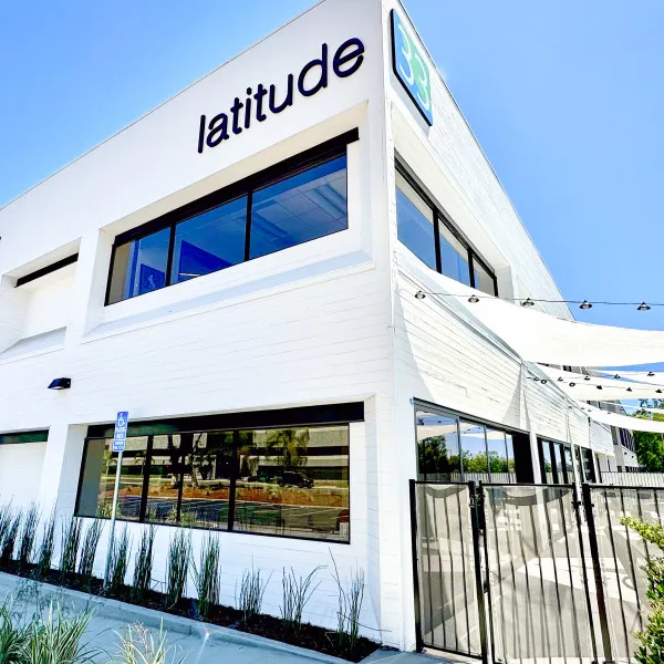 Lattitude 33 2 sides