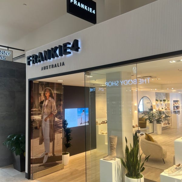 Frankie4 Australia arrives in Bellevue Square Mall, Bellevue, WA