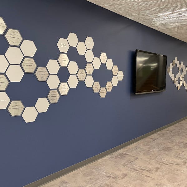 SMITH N NEPHEW_DONOR WALL (2)