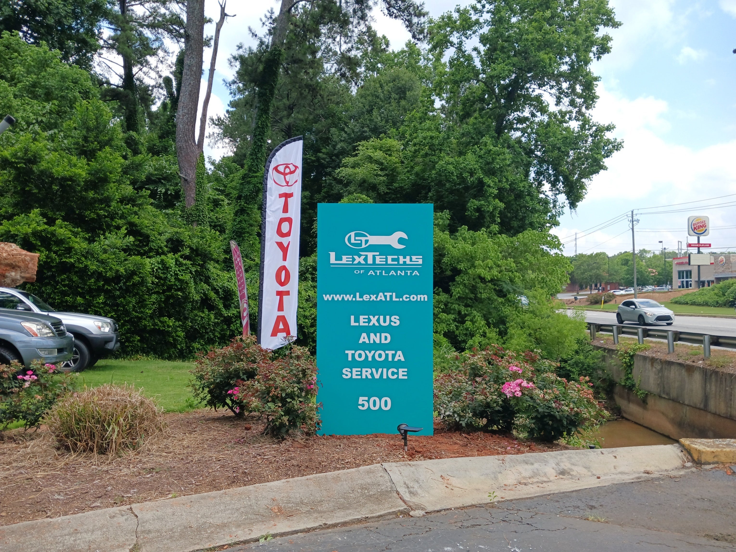 Freestanding & Standalone Signs