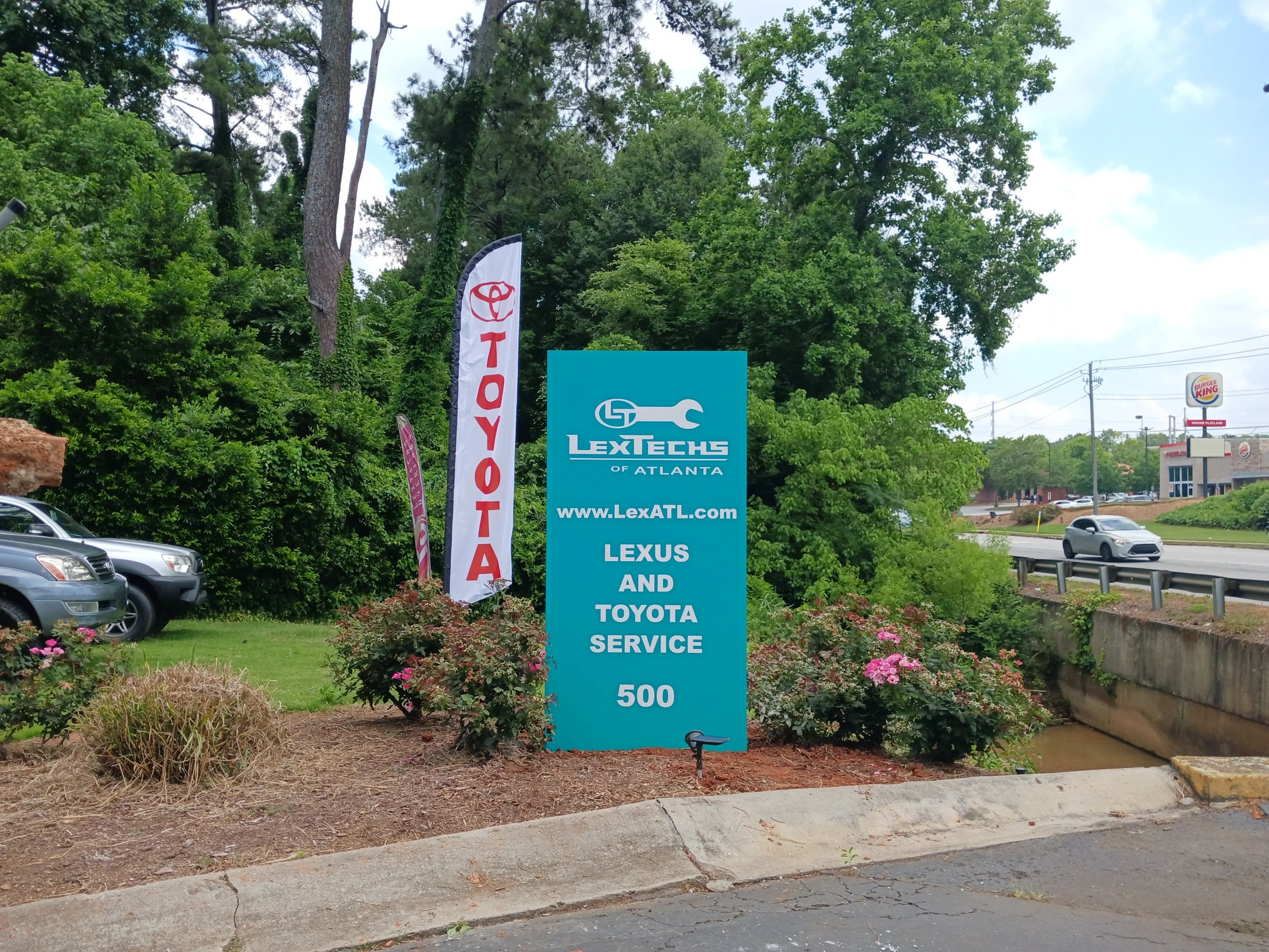 Freestanding & Standalone Signs