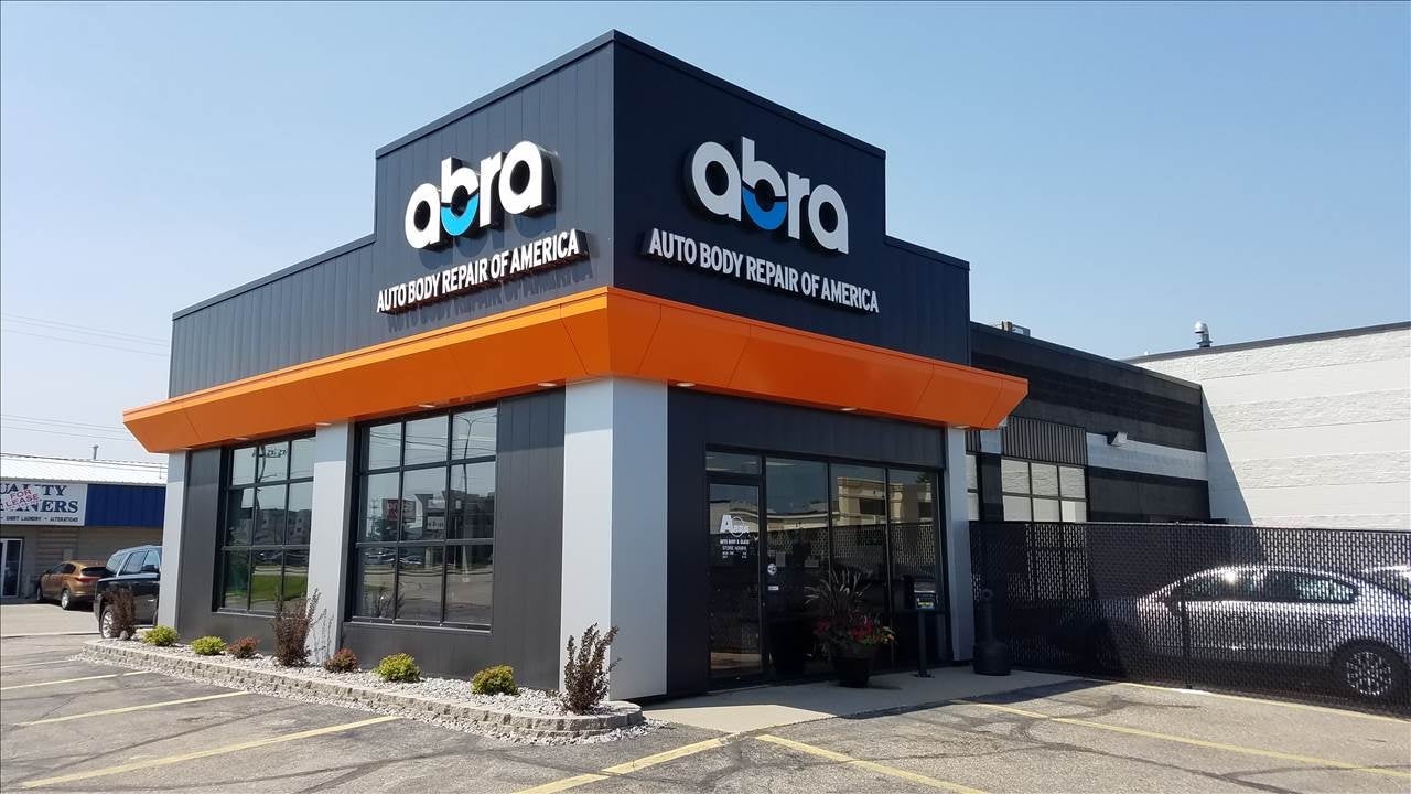 Veteran Wayne Kelly Returns to Abra Auto Body & Glass as Vice President: A Journey of Growth and Evolution in the Collision Repair Industry Veteran Wayne Kelly Returns to Abra Auto Body & Glass as Vice President: A Journey of Growth and Evolution in the Collision Repair Industry