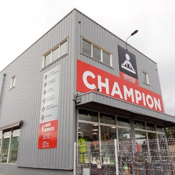 Enseigne et Signalétique pour un magasin de quincaillerie outillage à vendargues