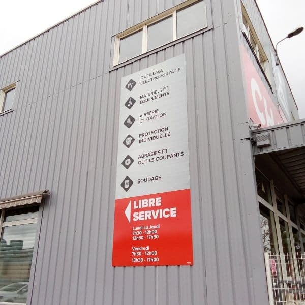 Enseigne et Signalétique pour un magasin de quincaillerie outillage à vendargues