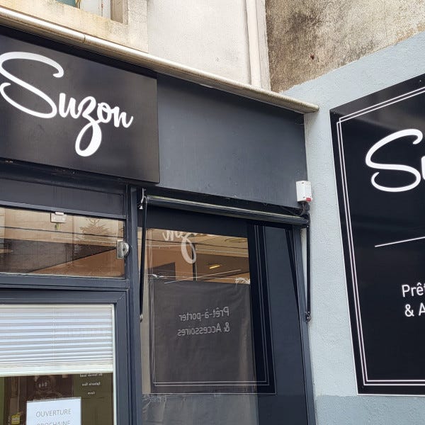 enseigne-signarama-nantes lettres-decoupees-signarama-nantes panneau-signarama-nantes adhesifs-signarama-nantes stand-salon-signarama-nantes