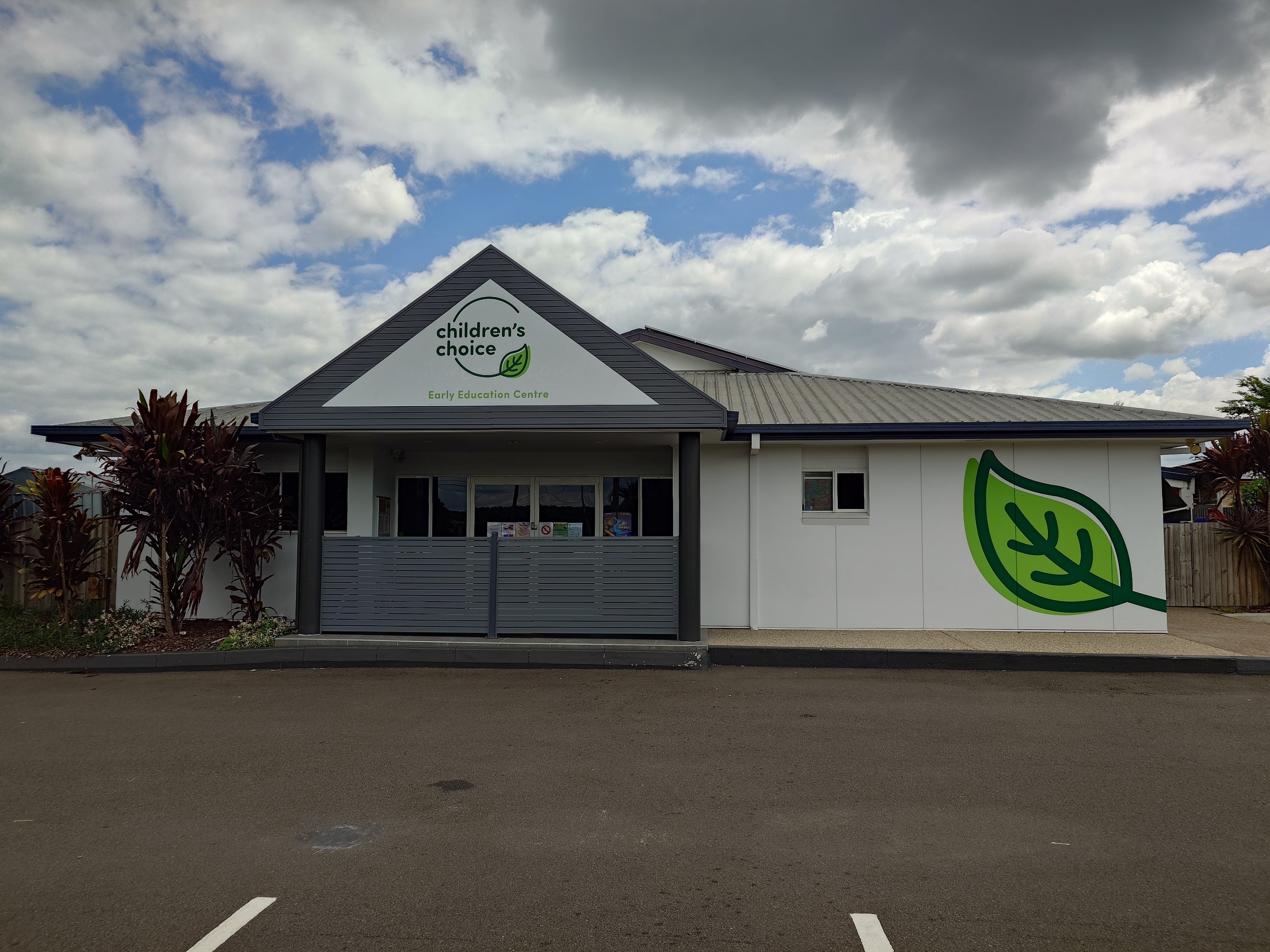 Fascia Sign & Wall Graphics