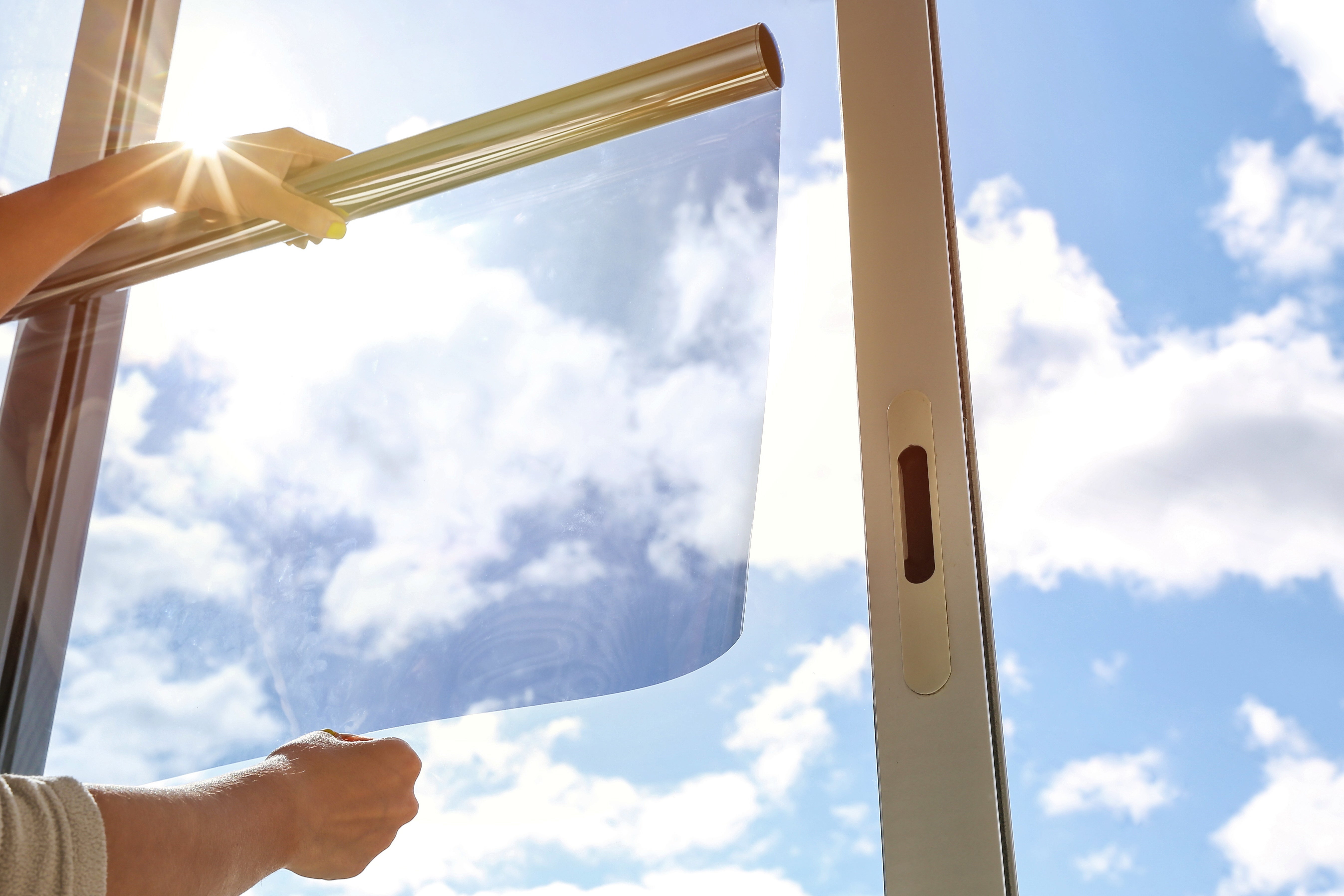 Chaleur, UV, Éblouissement... Contrez les effets du soleil grâce à nos films solaires !
