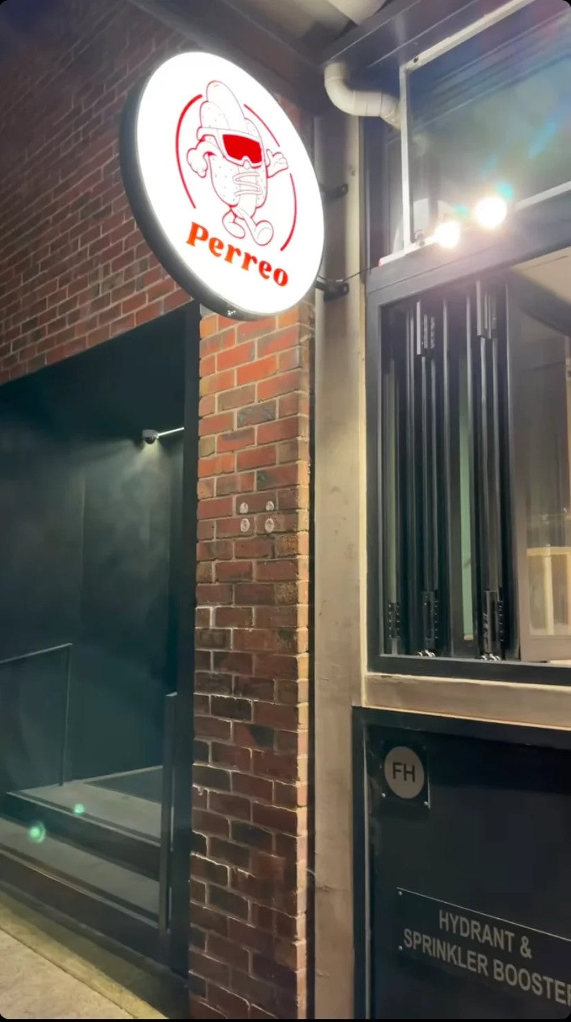 Lightbox - Perreo - Hot Dog Restaurant.