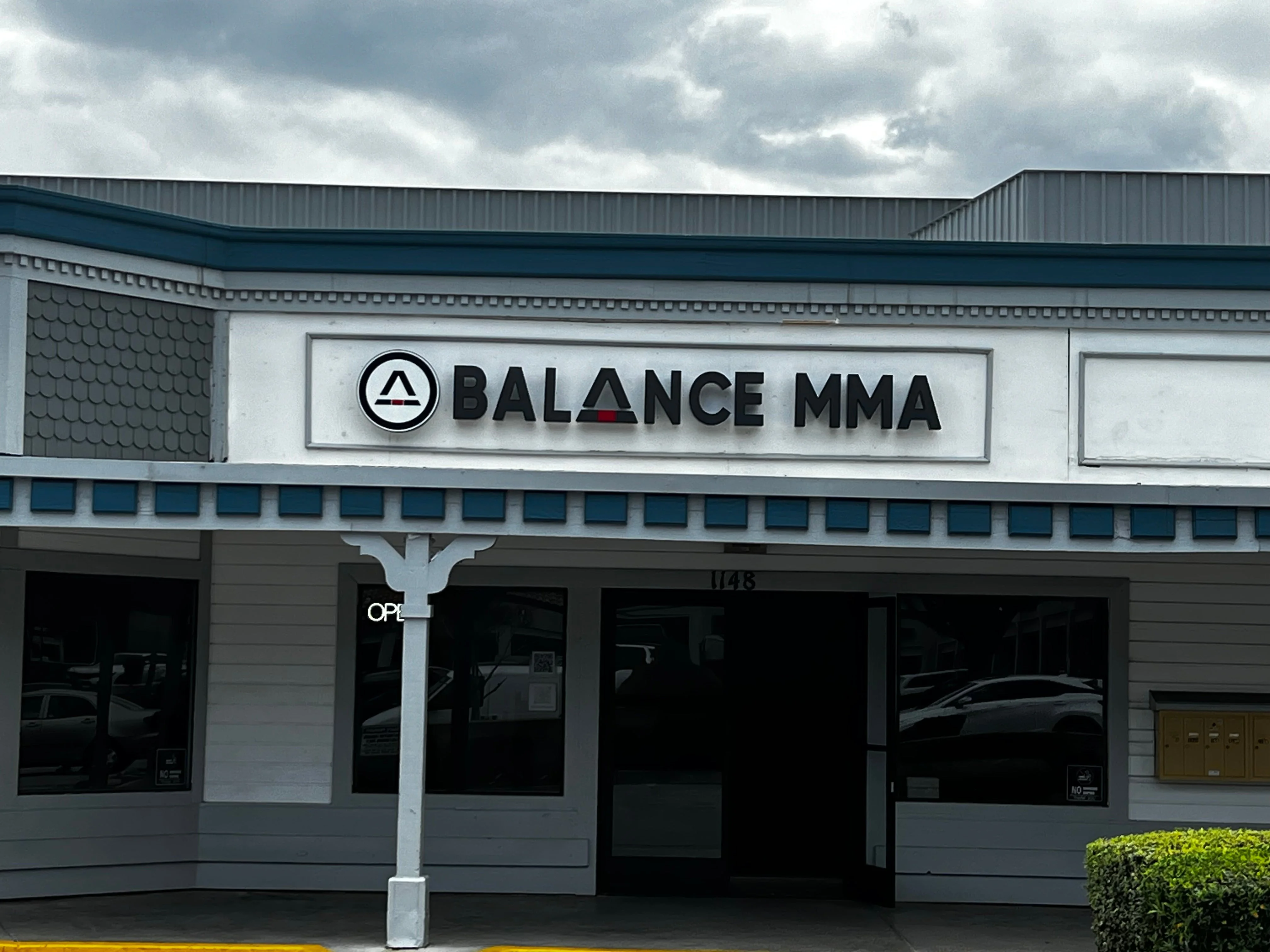 Illuminated & Lighted Signs
