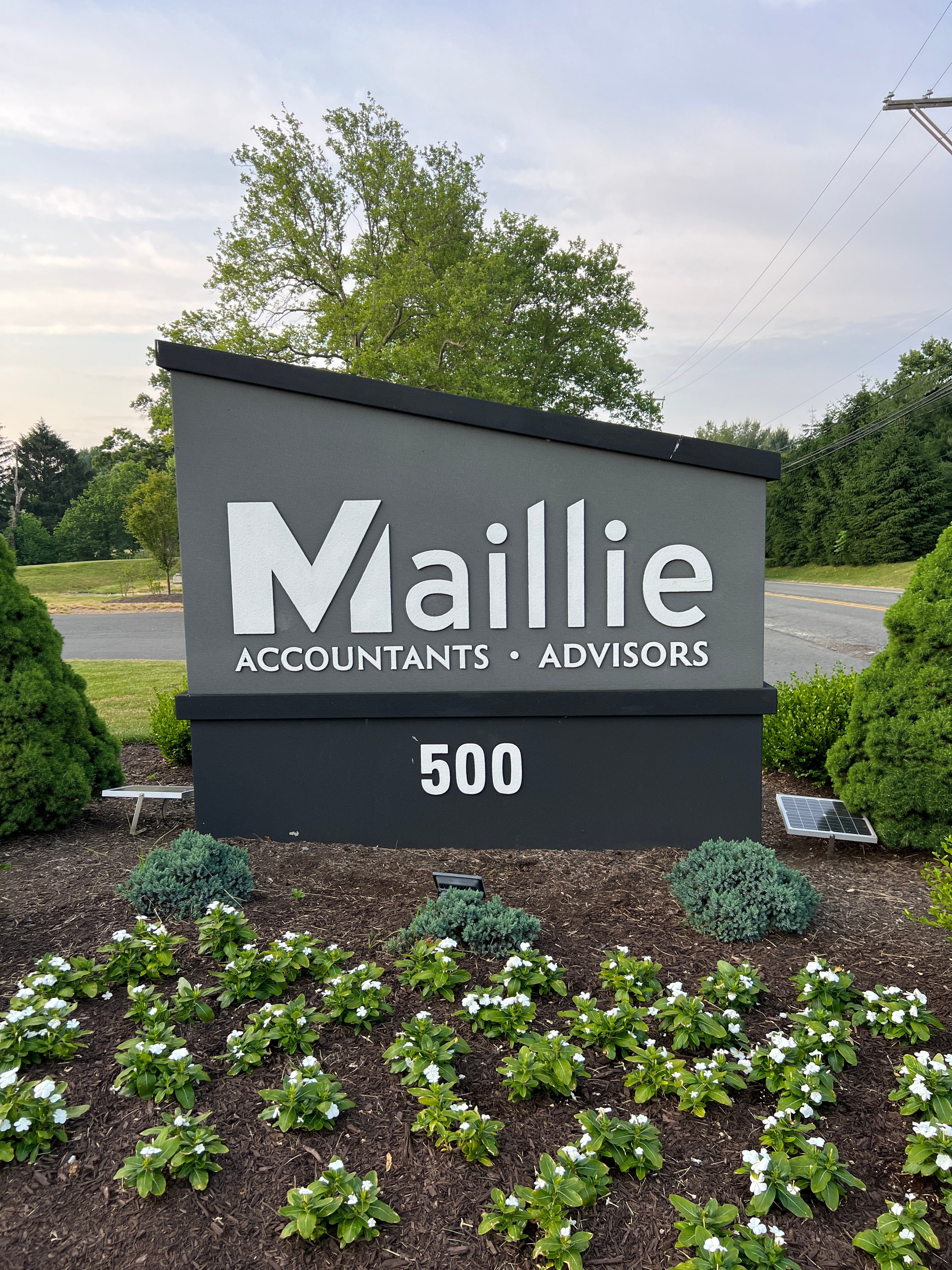 Freestanding & Standalone Signs