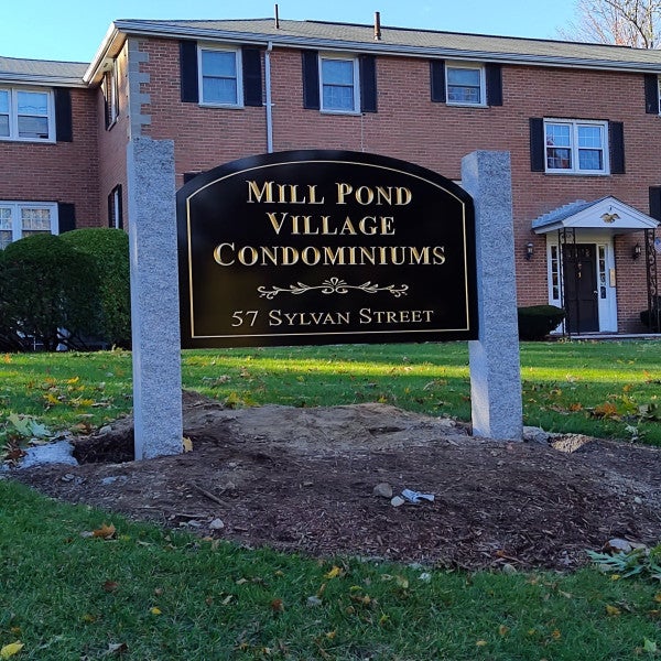 Granite Post - Mill Pond Village