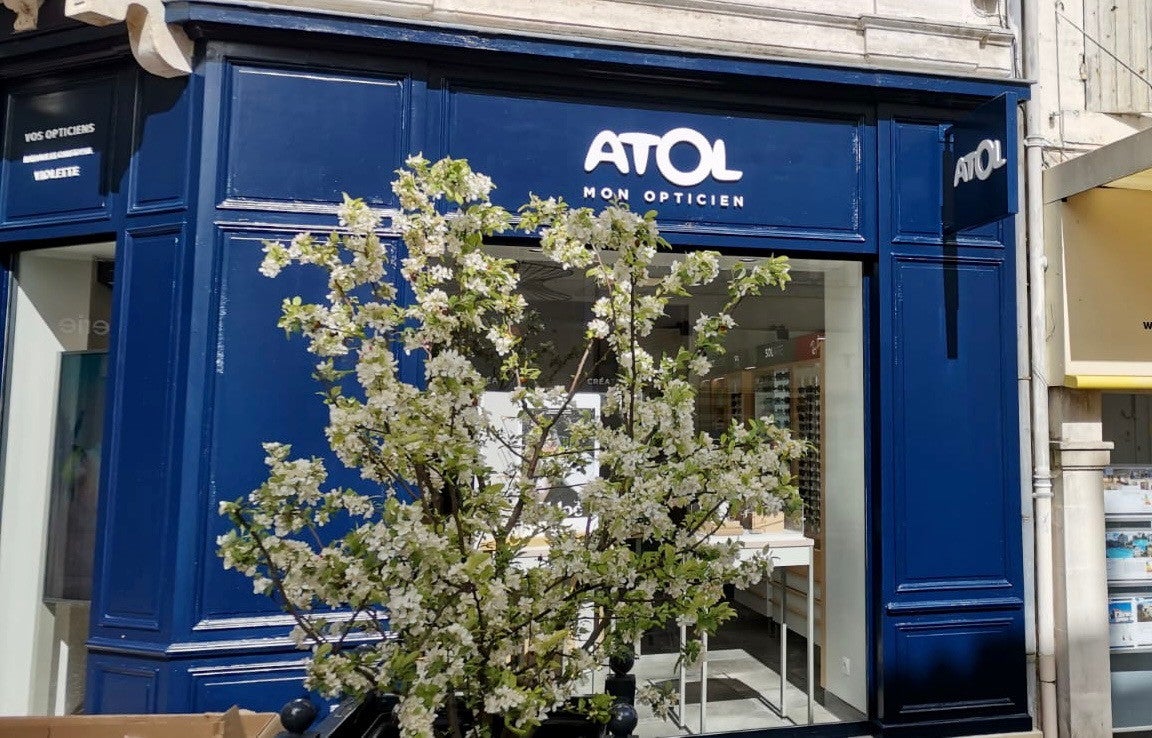 enseigne en lettres pvc et enseigne drapeau