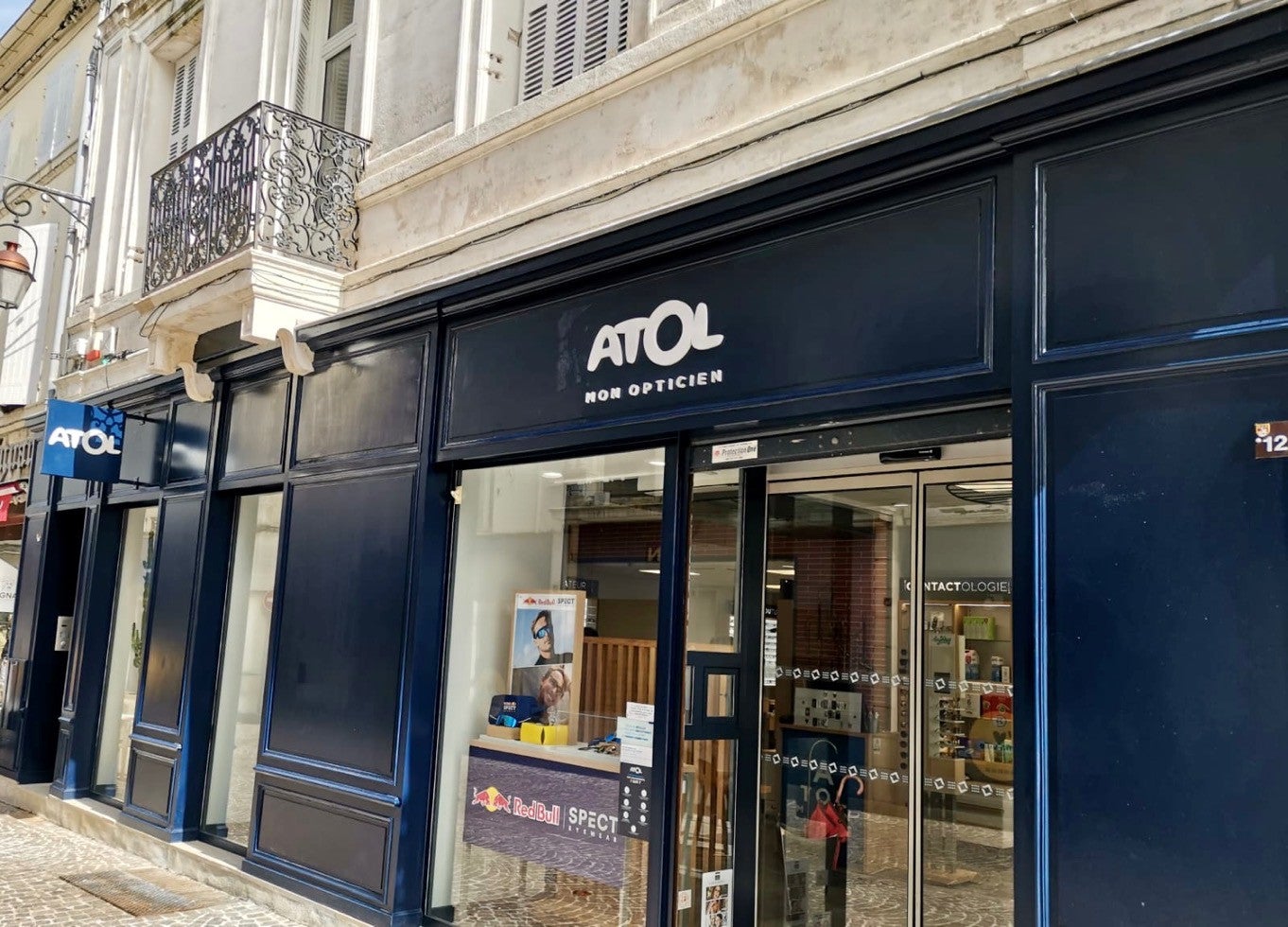 enseigne en lettres pvc et enseigne drapeau