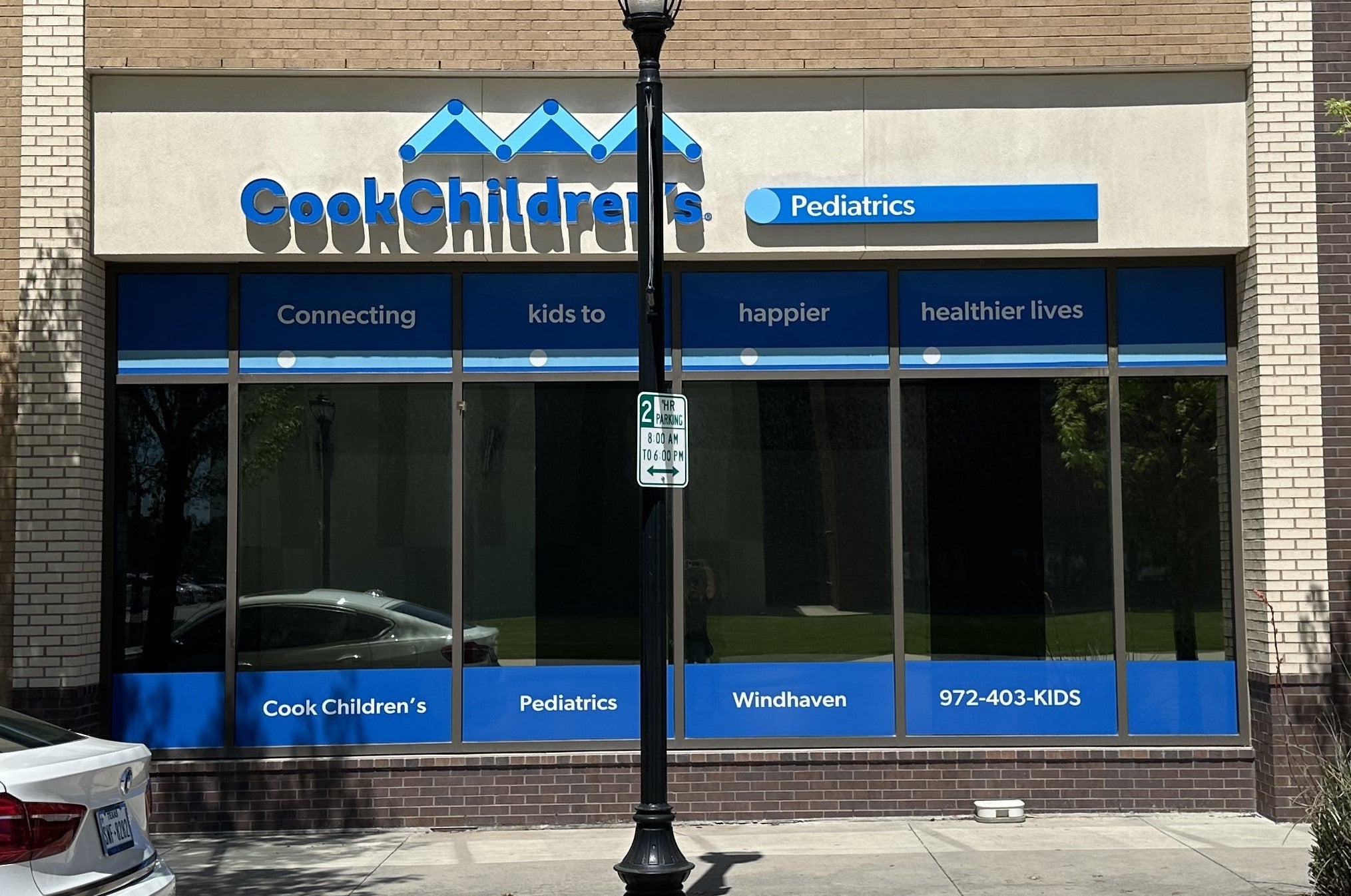 Window Vinyl Attracts Customers!