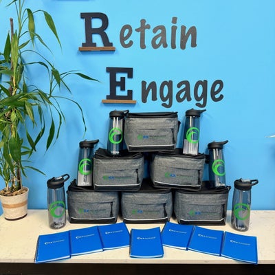 https://cdn.gorilladash.com/images/media/12443050/fully-promoted-usa-water-bottles-notebooks-lunch-boxes-2-square-661408b036eb1.jpg?auto=webp&crop=1%3A1%2Csmart&width=400