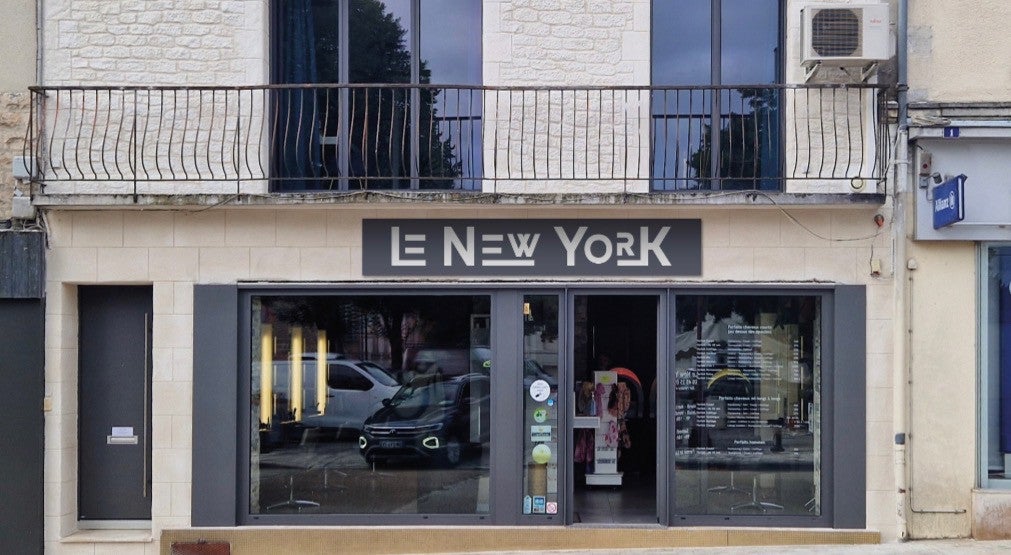 enseigne en lettres boîtiers en acier brossé