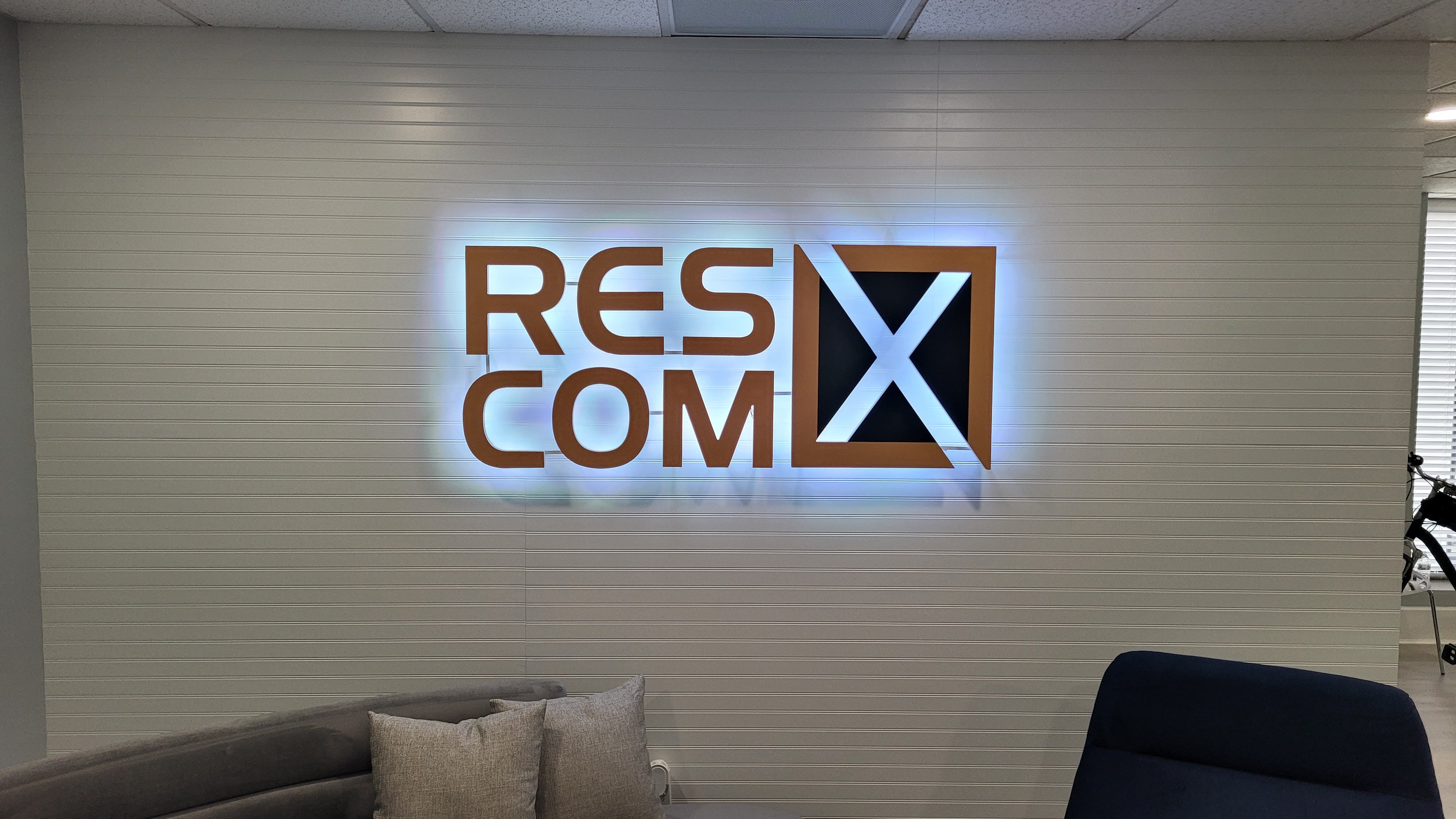 Illuminated & Lighted Signs