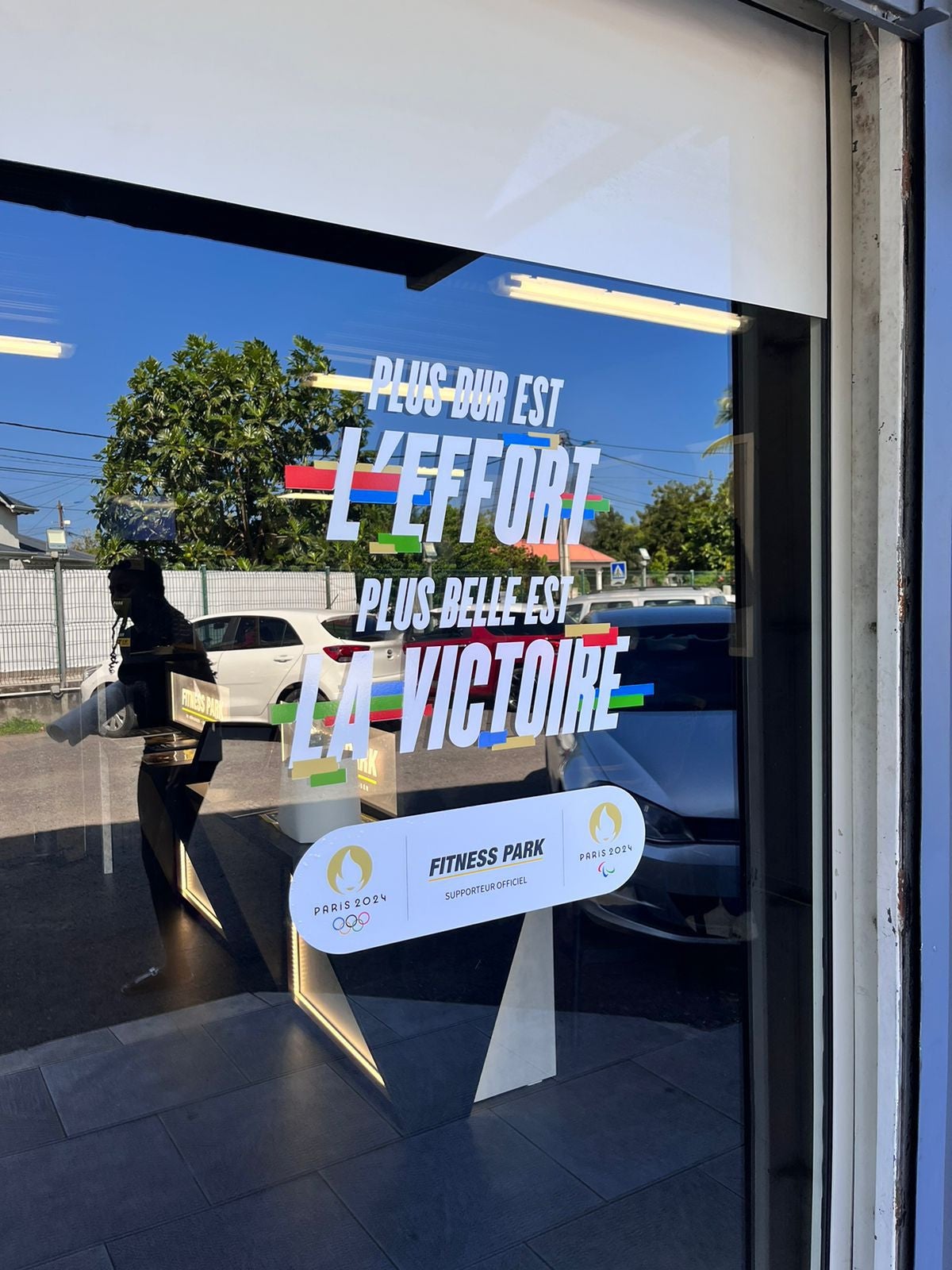 IMPRESSION NUMÉRIQUE SUR VITRINE