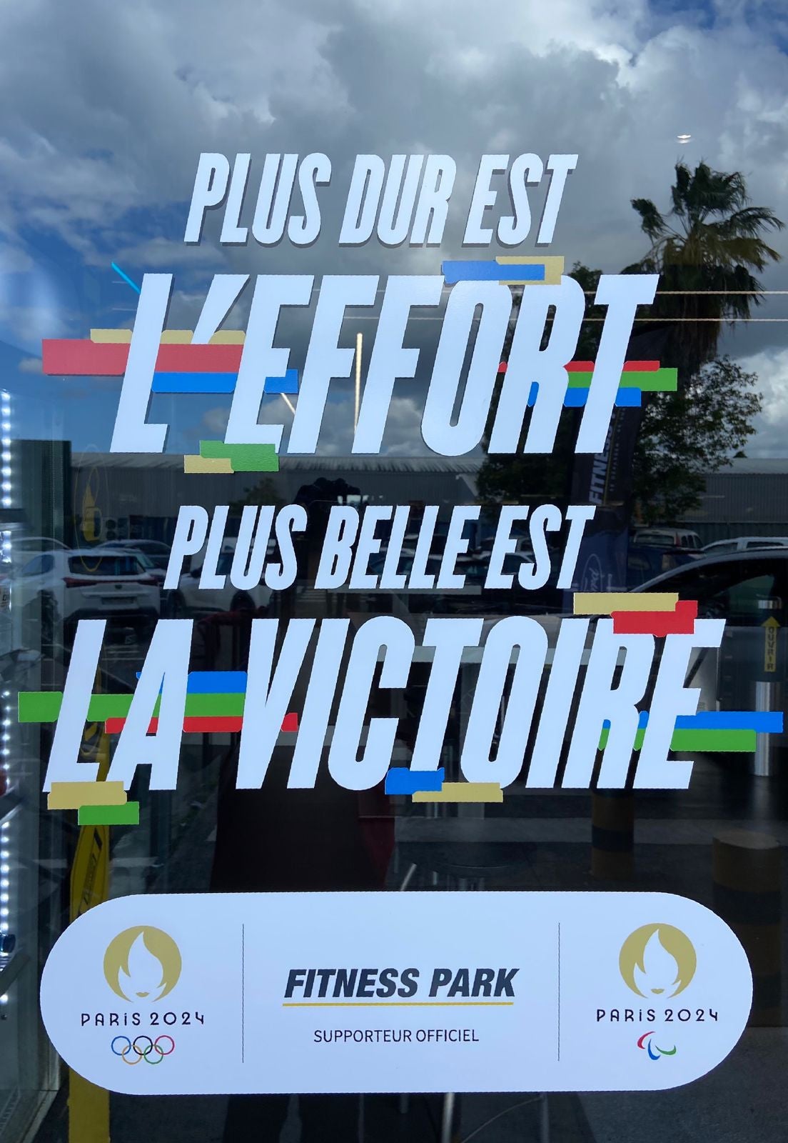 IMPRESSION NUMÉRIQUE SUR VITRINE