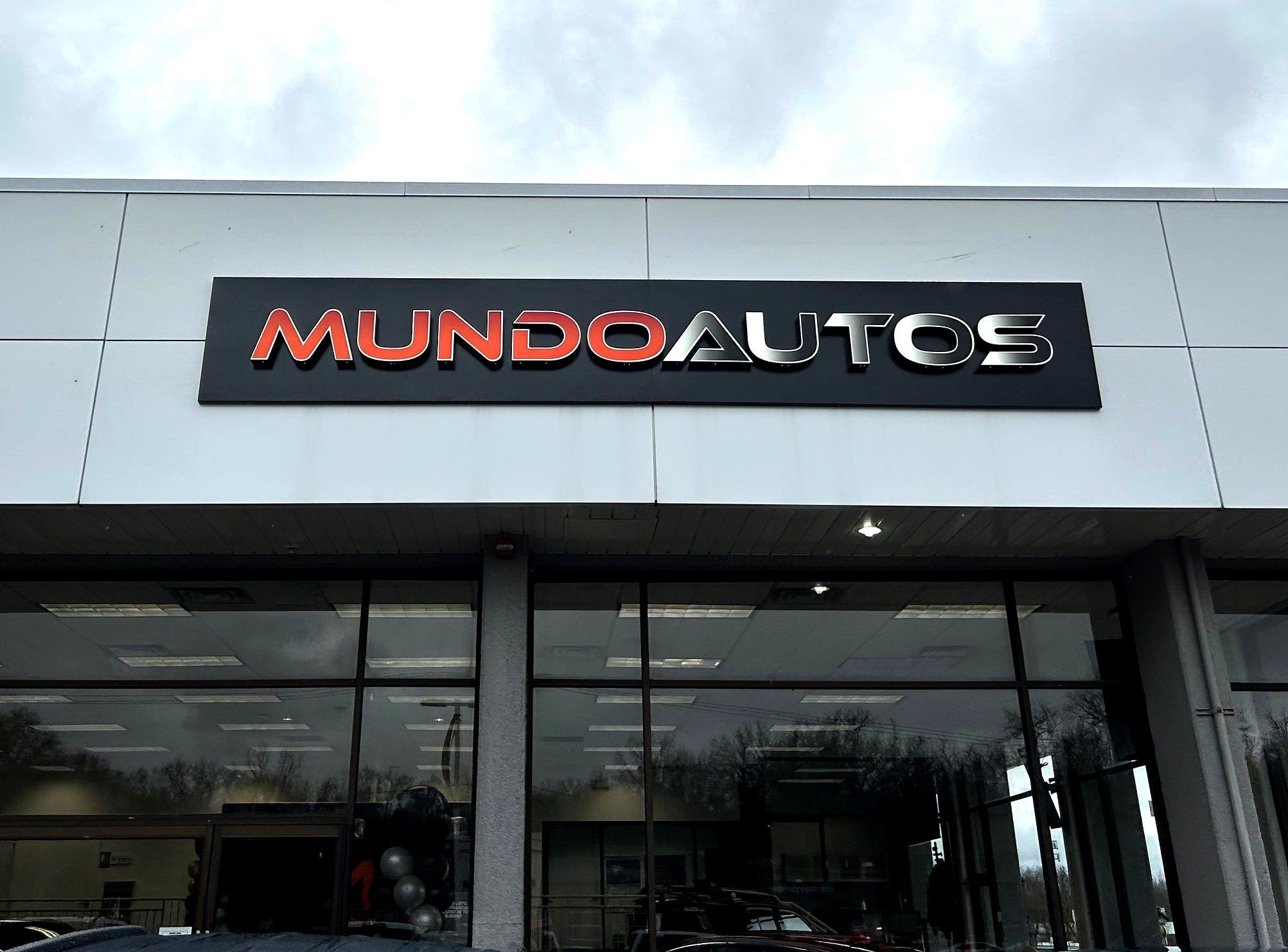 Mundo Autos LED Illuminated Channel Letters