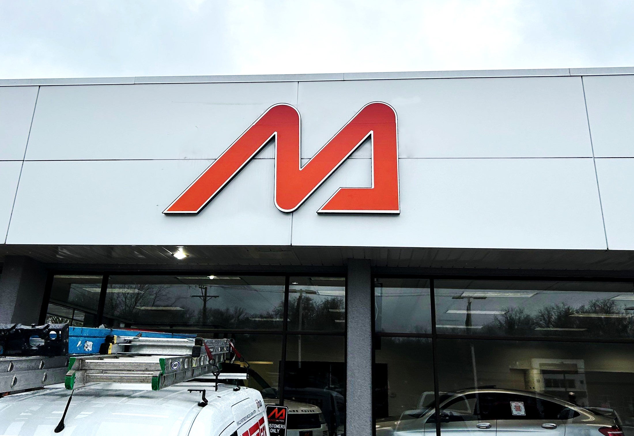 Mundo Autos LED Illuminated Channel Letters