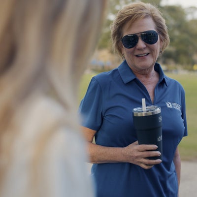 https://cdn.gorilladash.com/images/media/12557489/fully-promoted-usa-golf-apparel-lifestyle-resa-female-april24-00-square-662febe05717e.jpg?auto=webp&crop=1%3A1%2Csmart&width=400
