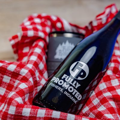 https://cdn.gorilladash.com/images/media/12560630/fully-promoted-usa-customwinebottle-promo2-square-66312eecd6eaa.jpg?auto=webp&crop=1%3A1%2Csmart&width=400