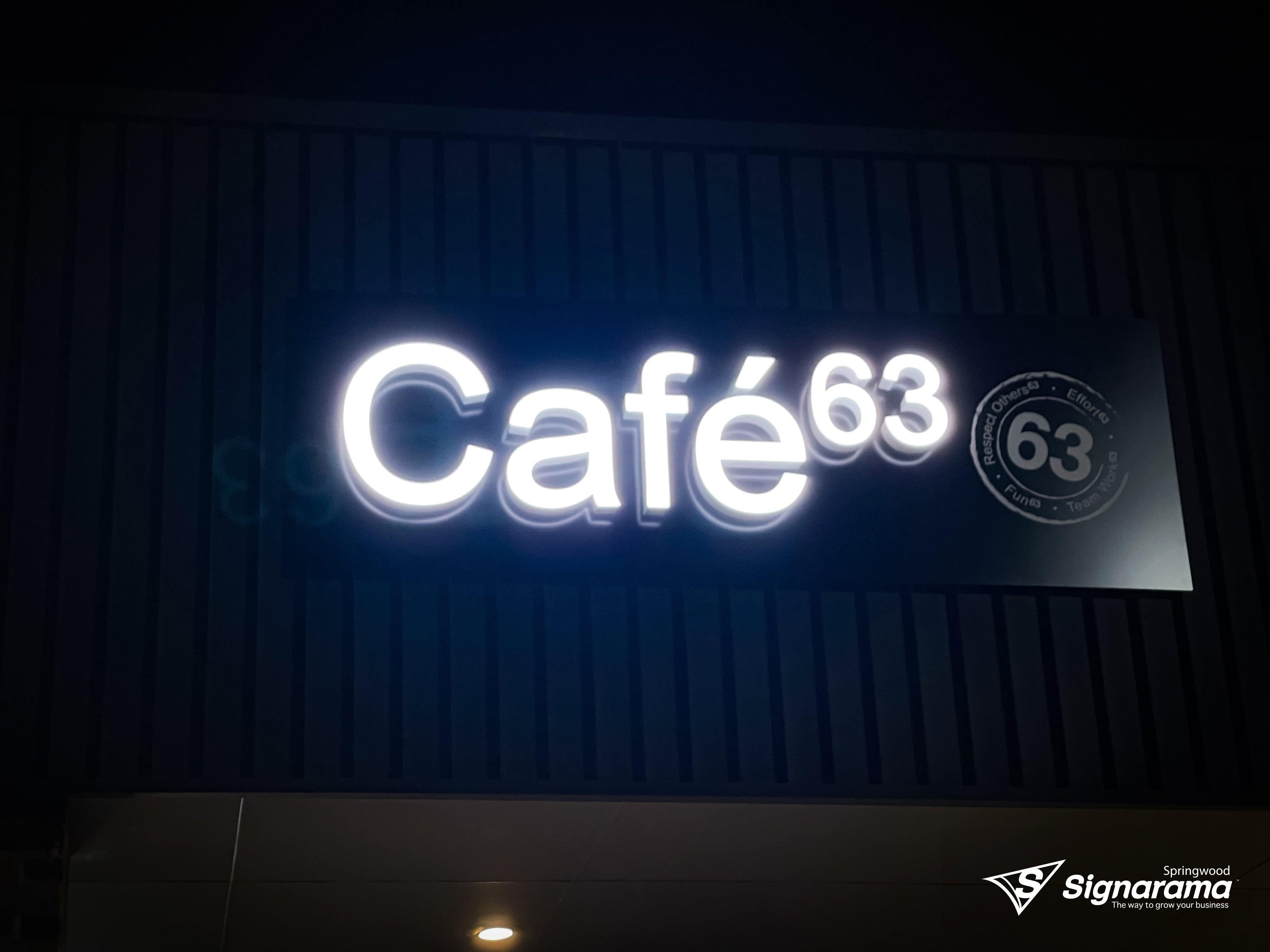HomeCo Café 63 Lightbox