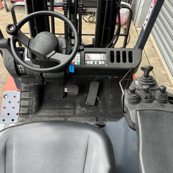 Used Toyota Electric Forklift #2140