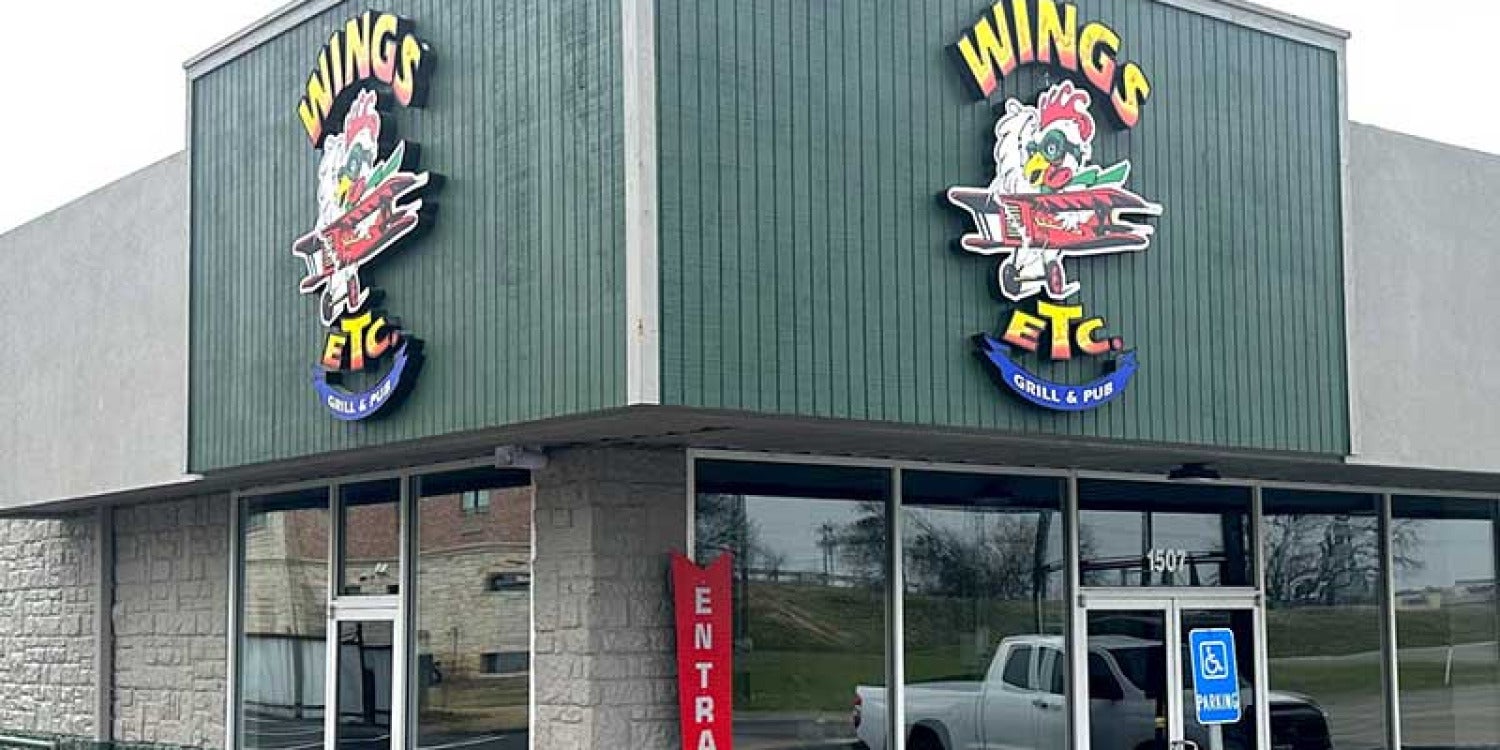 Wings Etc. Spreads its Wings of Generosity with $50,000 Donation to St. Jude Children’s Research Hospital Wings Etc. Spreads its Wings of Generosity with $50,000 Donation to St. Jude Children’s Research Hospital