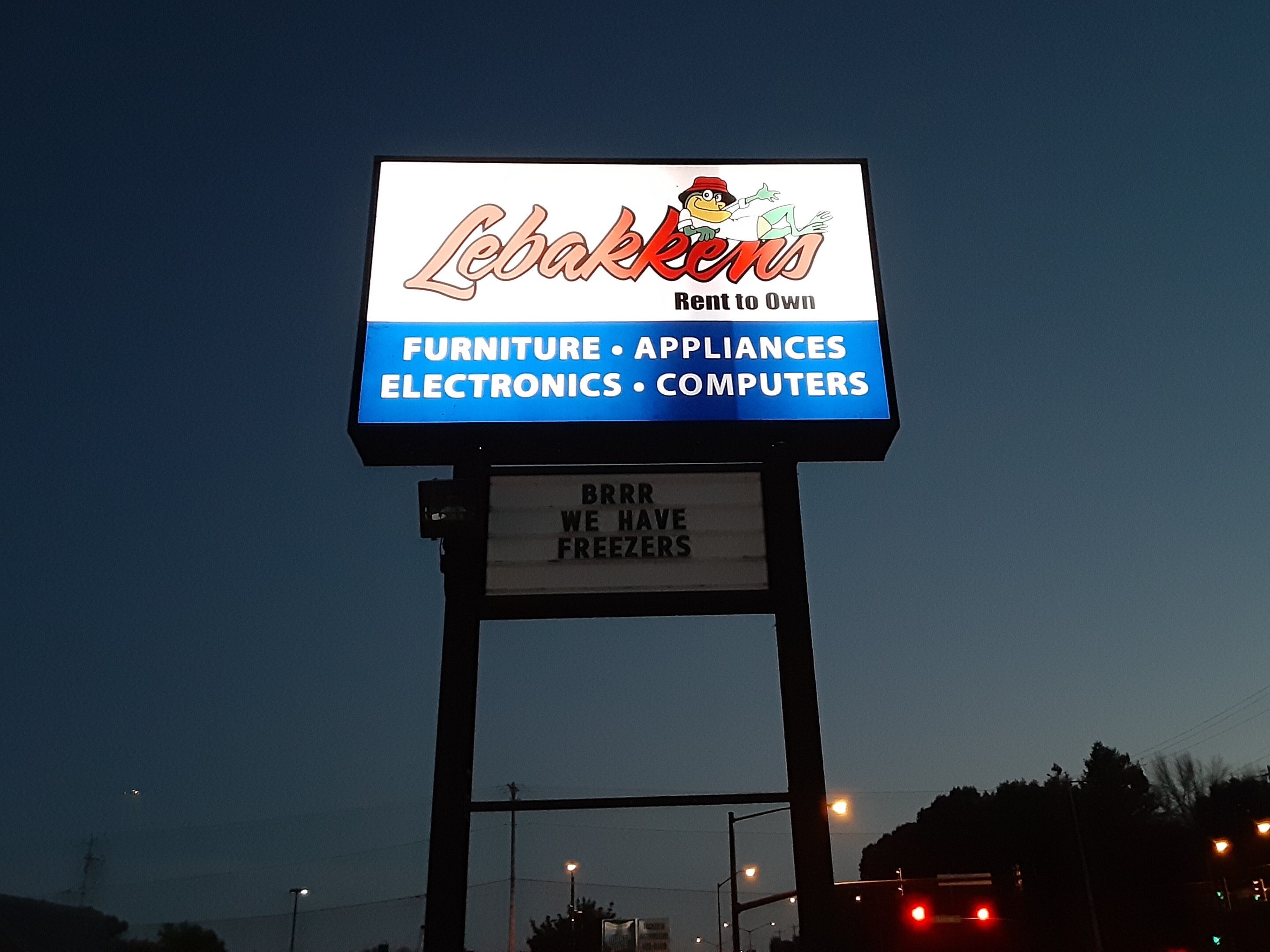 Pylon vs. Monument Signs for Danbury Commercial Properties