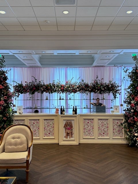 How Can Custom Wedding Signs Elevate Your Guest Experience?