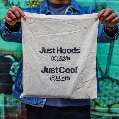 https://cdn.gorilladash.com/images/media/12699162/fully-promoted-usa-mm-0624-promo-bagsandaccessories-screenprinting-staged-square-6656458ea72e1.jpg?auto=webp&crop=1%3A1%2Csmart&width=400