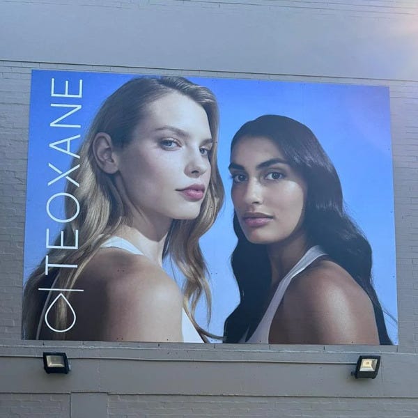 Teoxane Sign